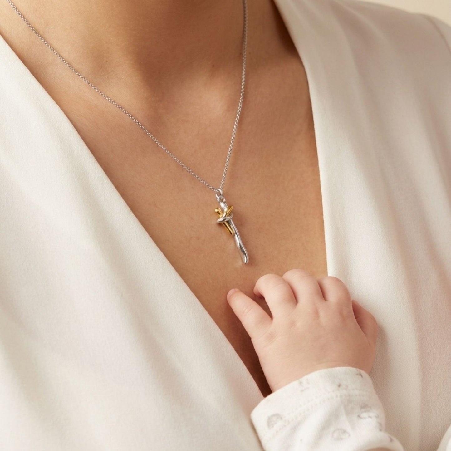 Baby Hug Necklace - To my Mum
